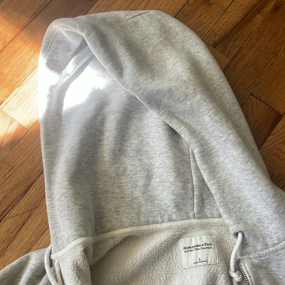 Abercrombie cropped zip up sweatshirt - Picture 4 of 5